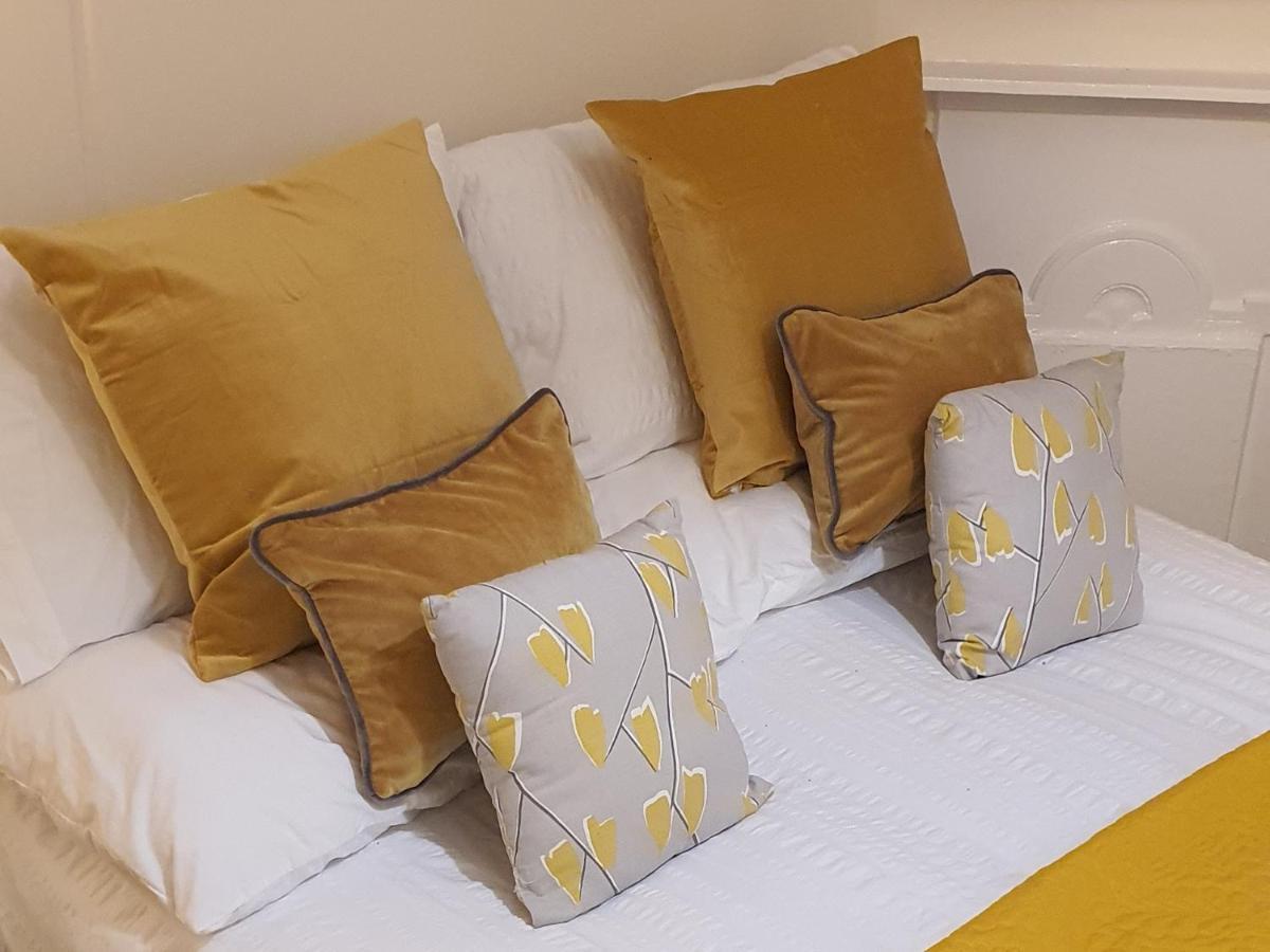 Large 3 Bed West End Free Parking & Electric Vehicle Point Apartment Glasgow