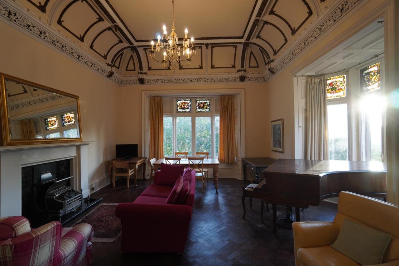 Newhall Apartment *