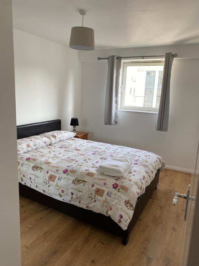 Cosy 2 Bed Flat In Apartment