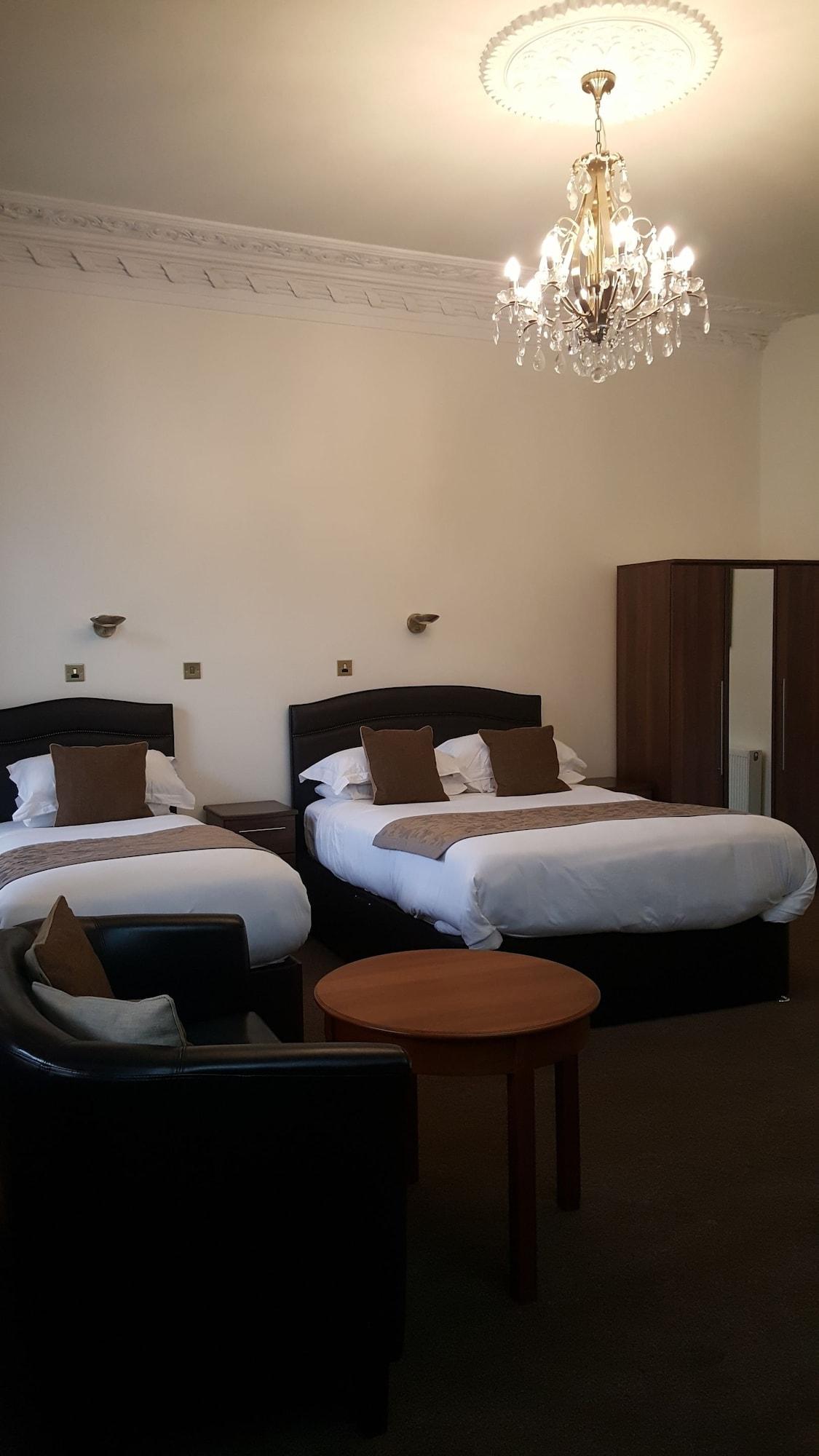 Hotel Mclays 2*