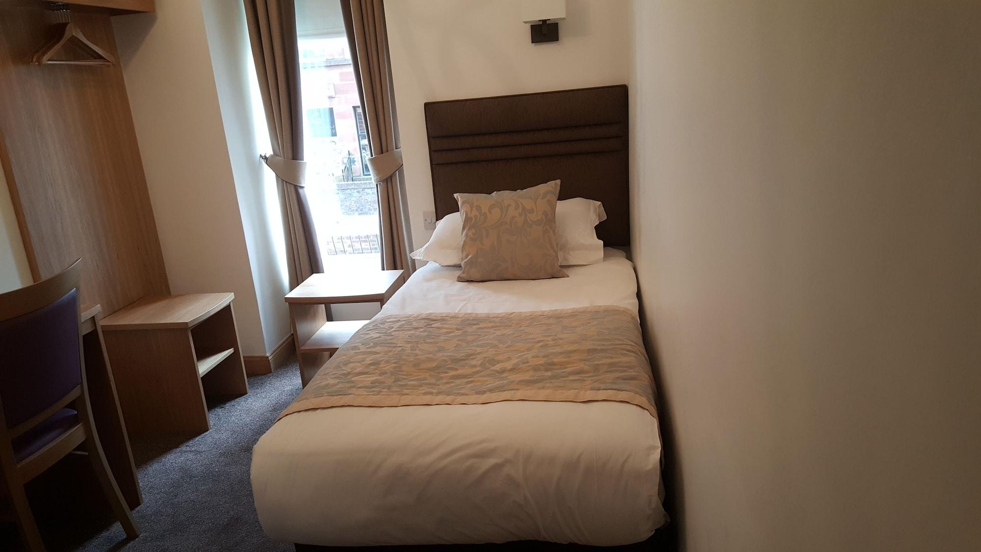 Hotel Mclays