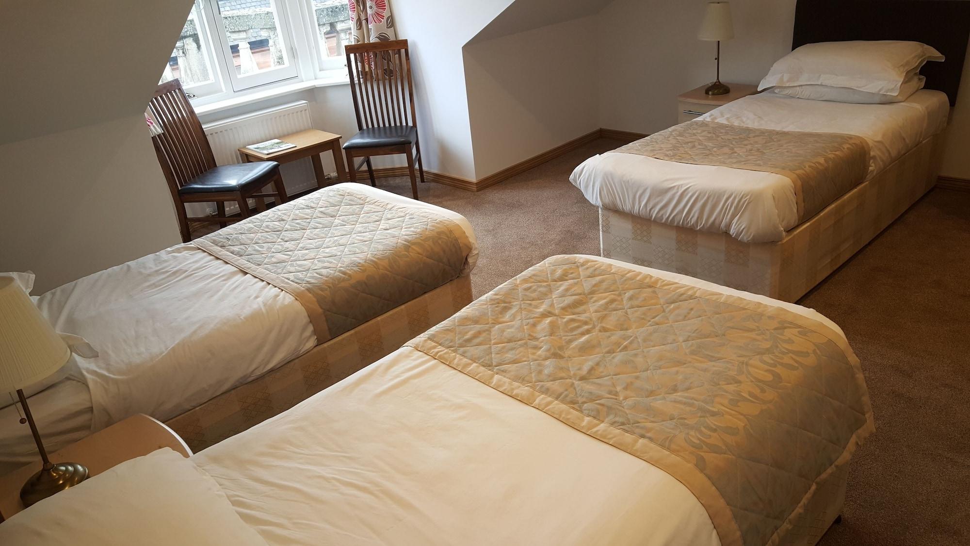 Mclays Hotel 2*
