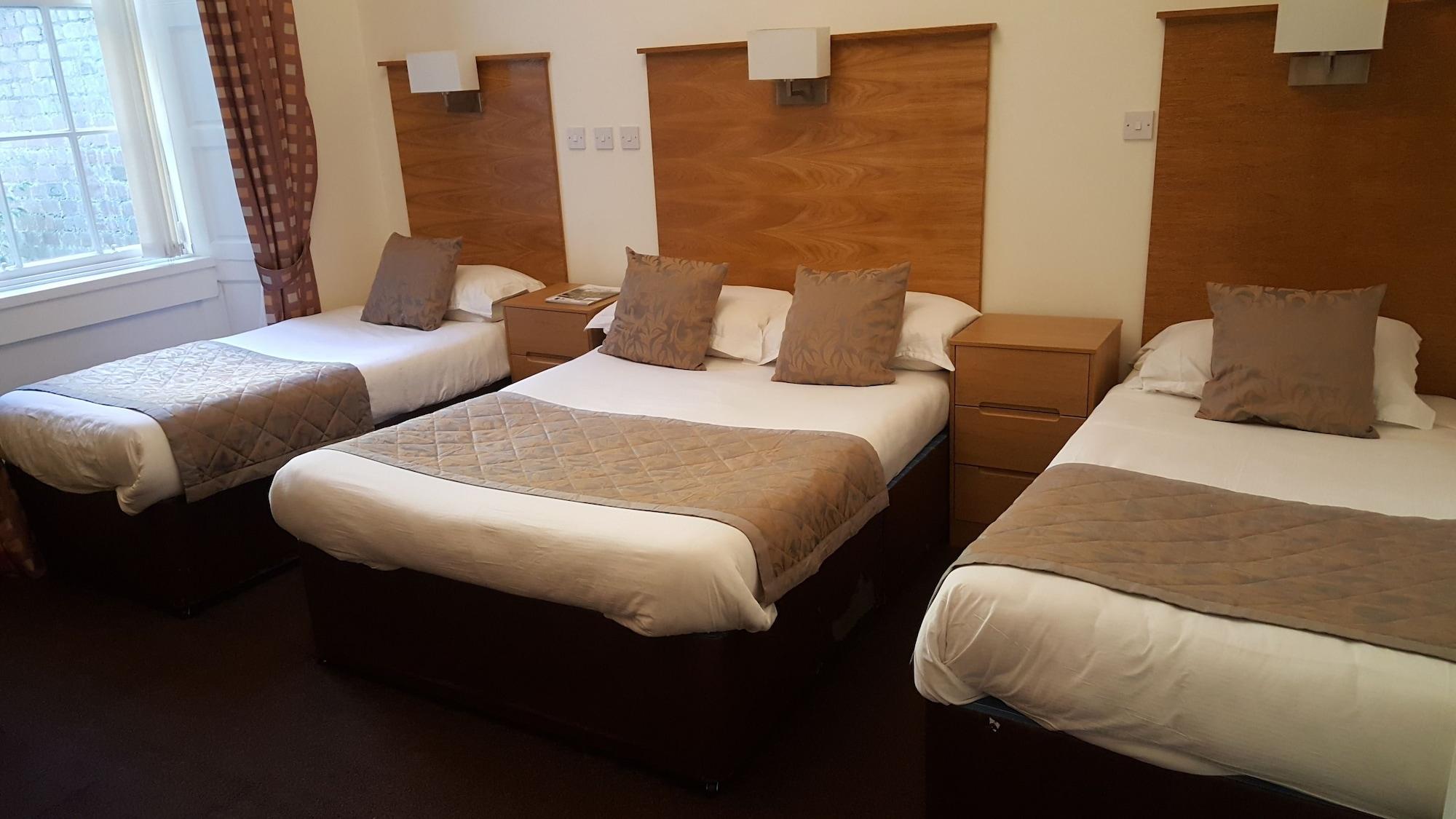 Mclays Hotel 2*