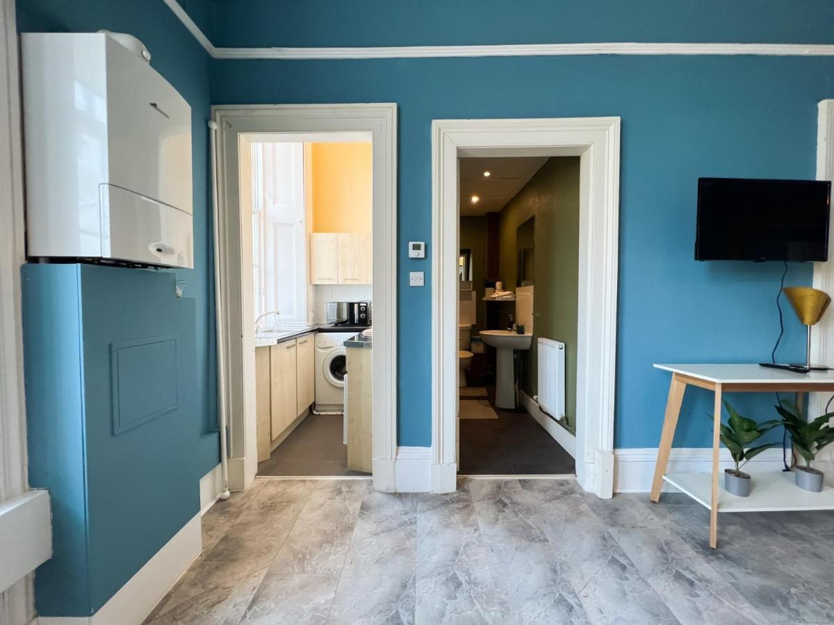 West End Studio Apartment *