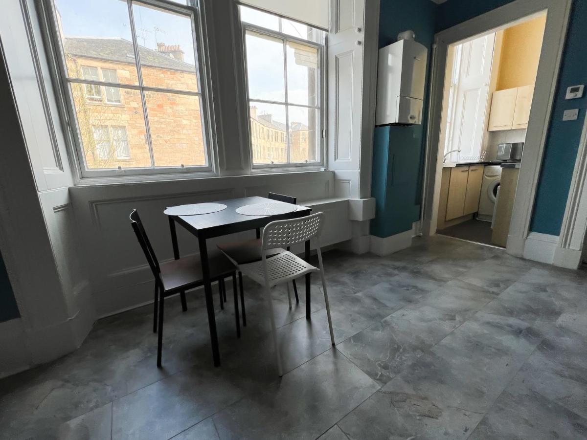 West End Studio Apartment *