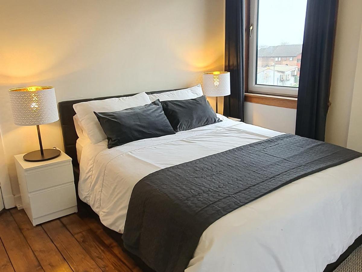 Large 3 Bed West End Free Parking & Electric Vehicle Point *