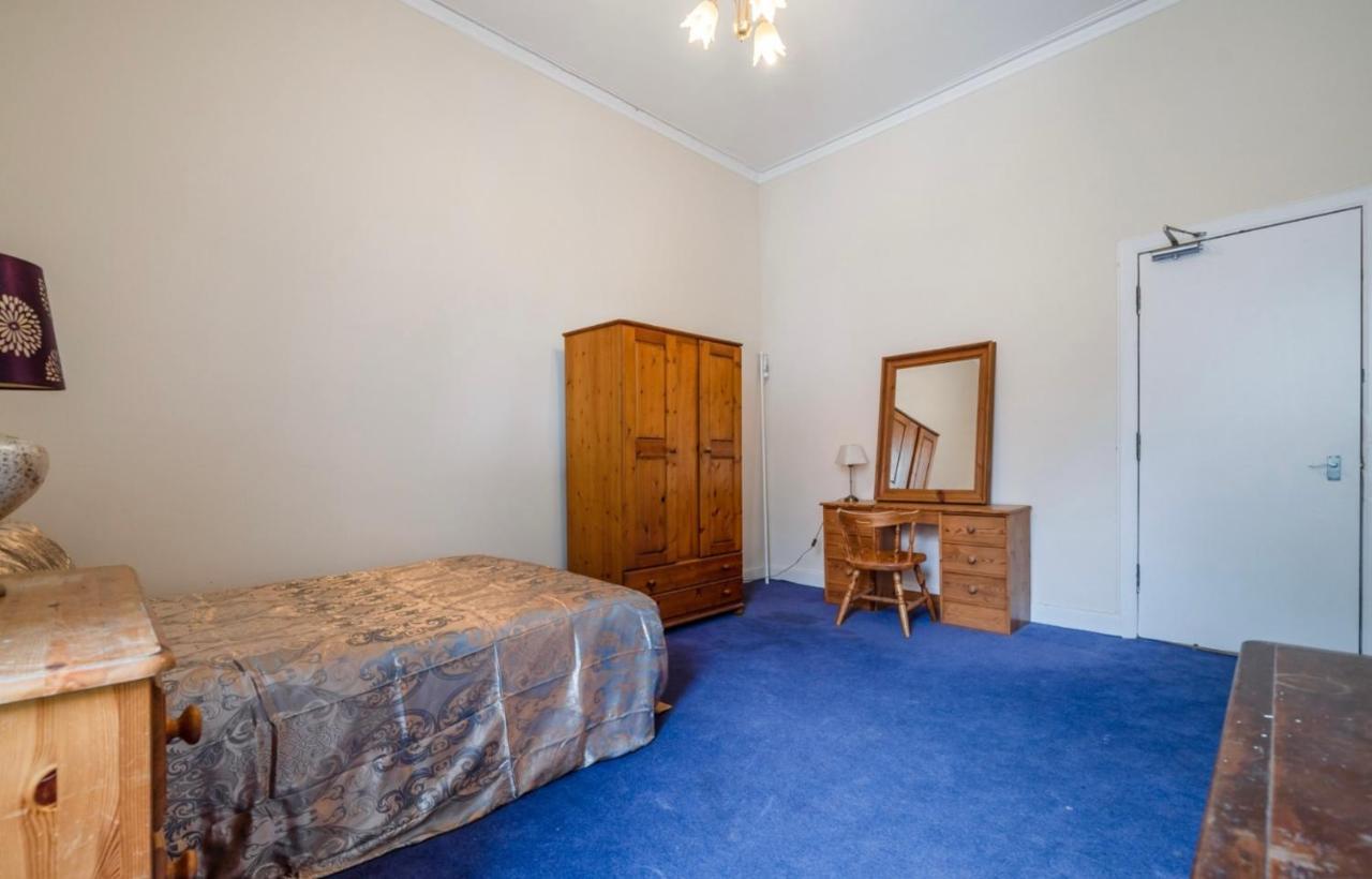 Newhall Apartment *