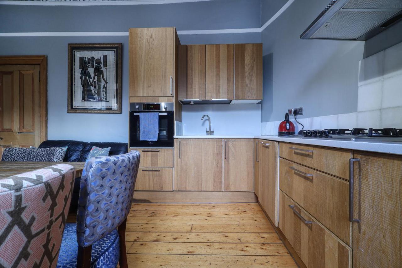 2 Bed In Great Location 15-20 Minutes Walk To Sec *