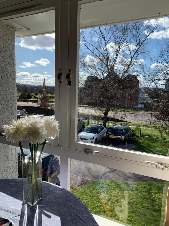 Apartment Sunny Green Free Parking Flat Glasgow