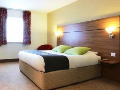 Premier Braehead Hotel 3*