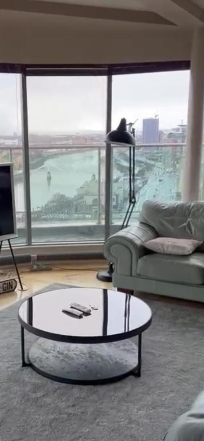 Designer Penthouse With Riverviews - G1 Centre, 3 Bedrooms, 2 Bathrooms, 1 Living / Kitchen. Full Floor, Wrap Around Terrace, Panoramic Views, Off Station / Buchanan Street Apartment