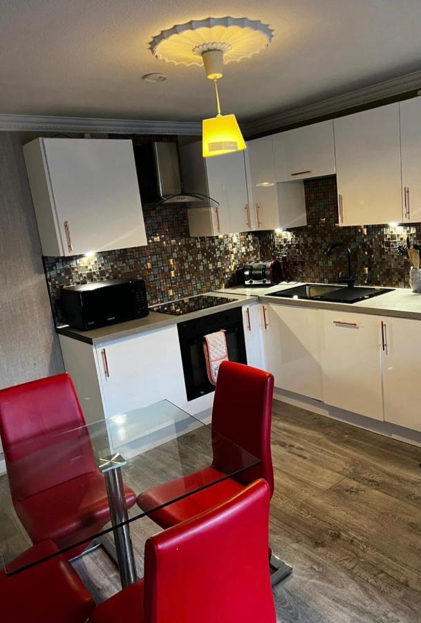 Apartment City Centre Flat With River Views And Parking Glasgow