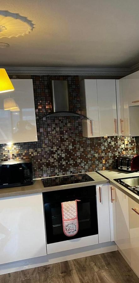 Apartment City Centre Flat With River Views And Parking *