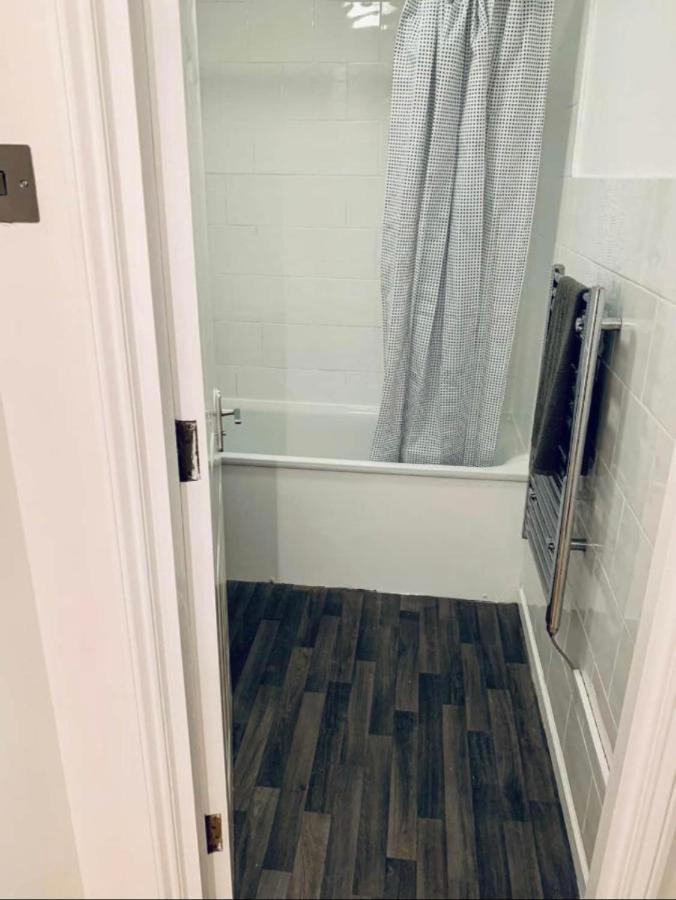City Centre Flat With River Views And Parking