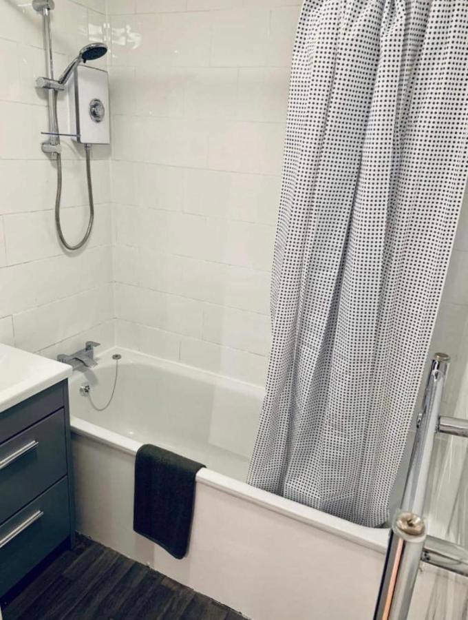 City Centre Flat With River Views And Parking Apartment Glasgow
