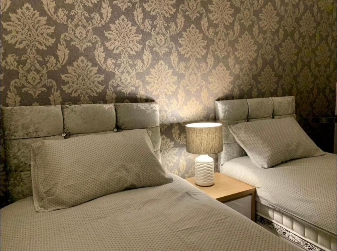 City Centre Flat With River Views And Parking Apartment