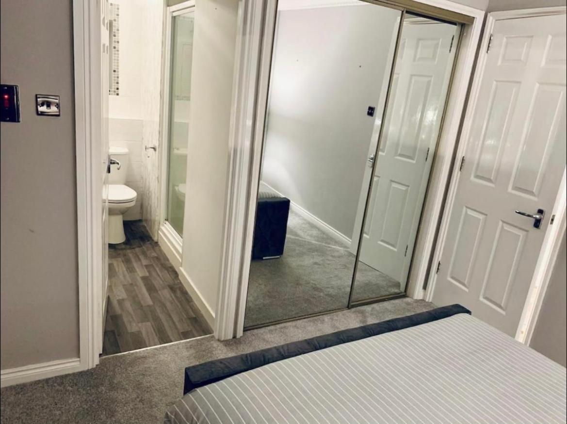 City Centre Flat With River Views And Parking Apartment