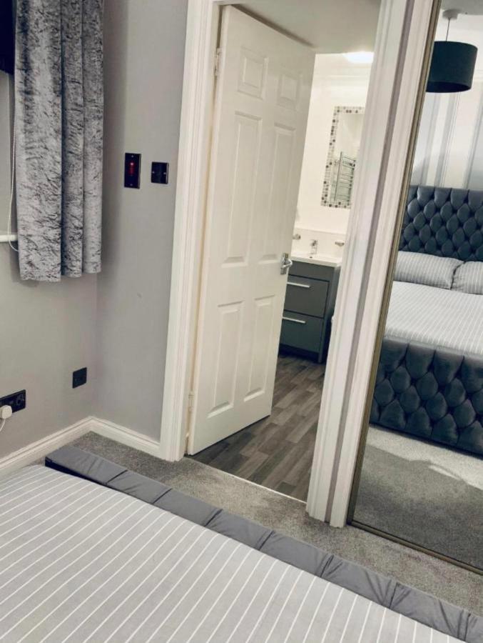 Apartment City Centre Flat With River Views And Parking