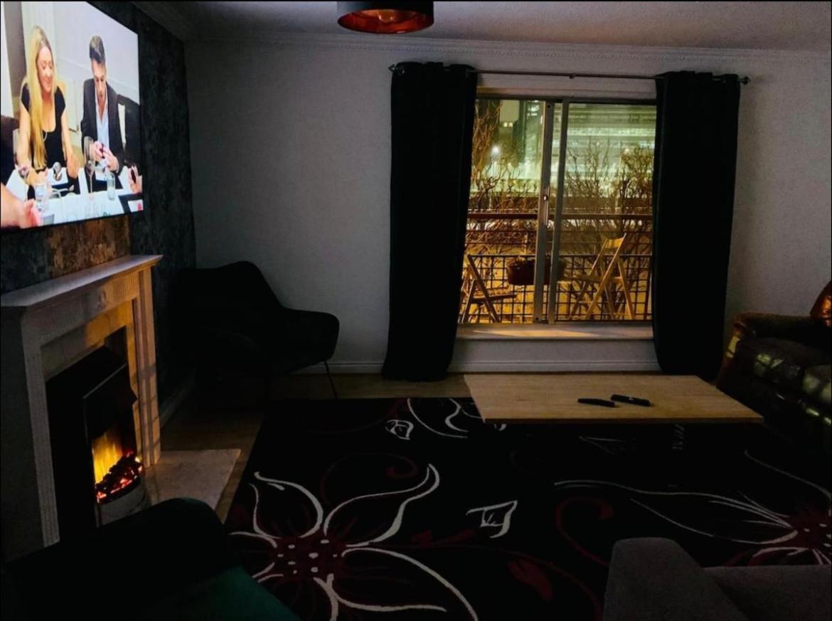 Apartment City Centre Flat With River Views And Parking Glasgow