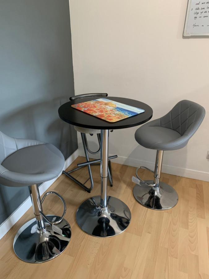 Sunny Green Free Parking Flat Apartment Glasgow