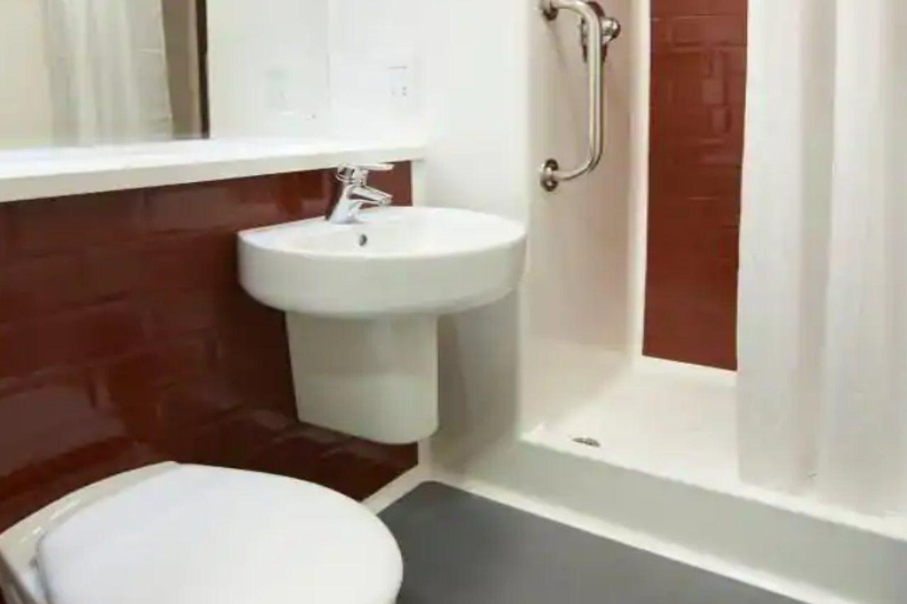Hotel Travelodge Braehead 3*