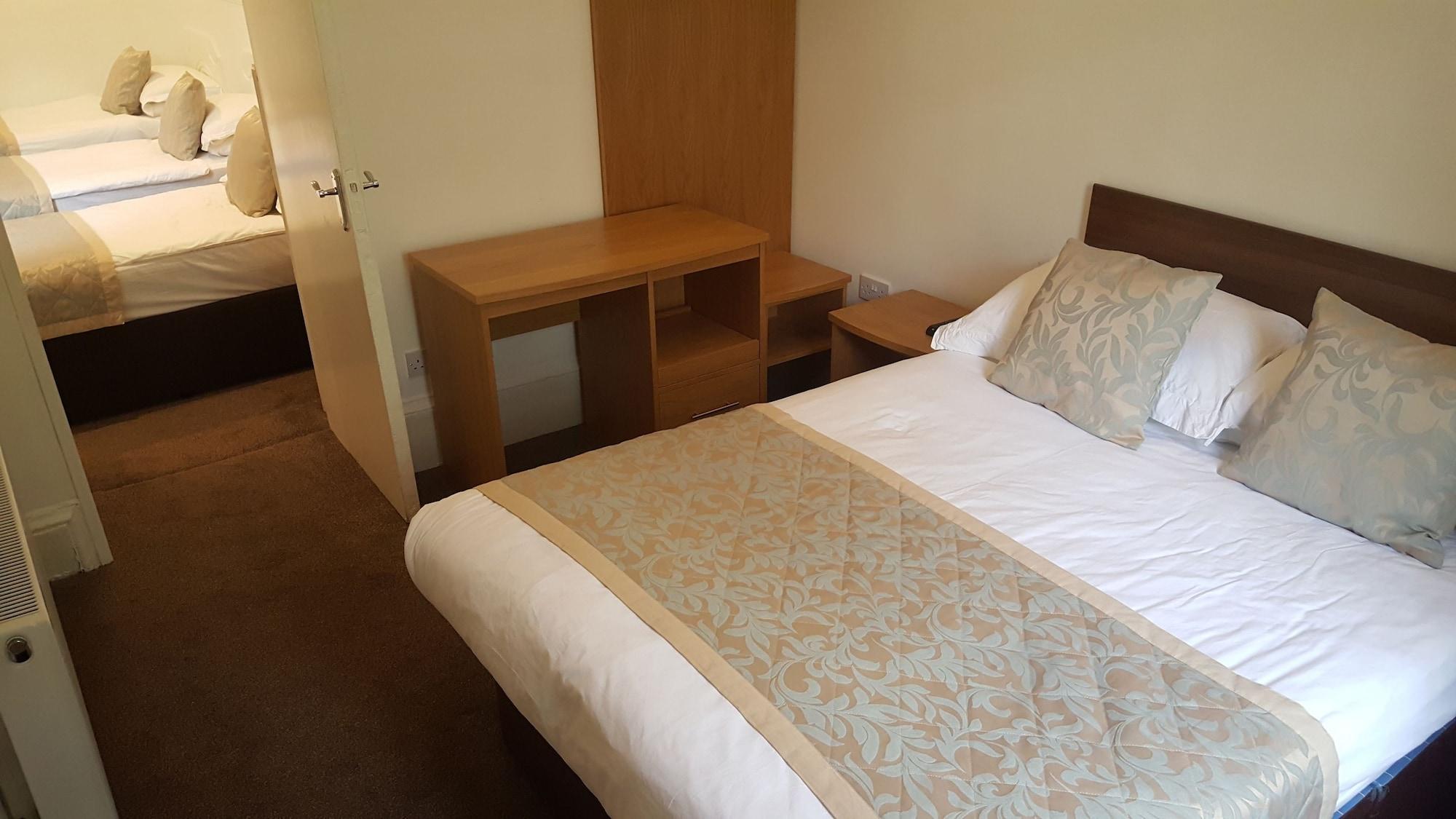 Mclays Hotel 2*