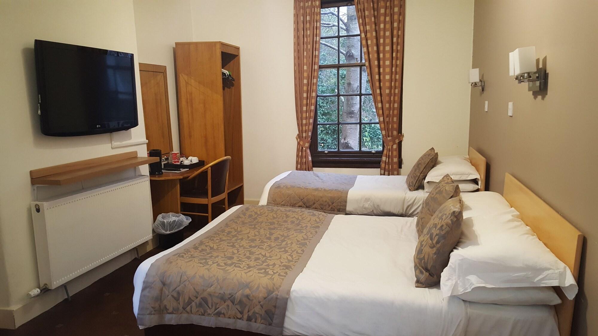 Mclays Hotel 2*