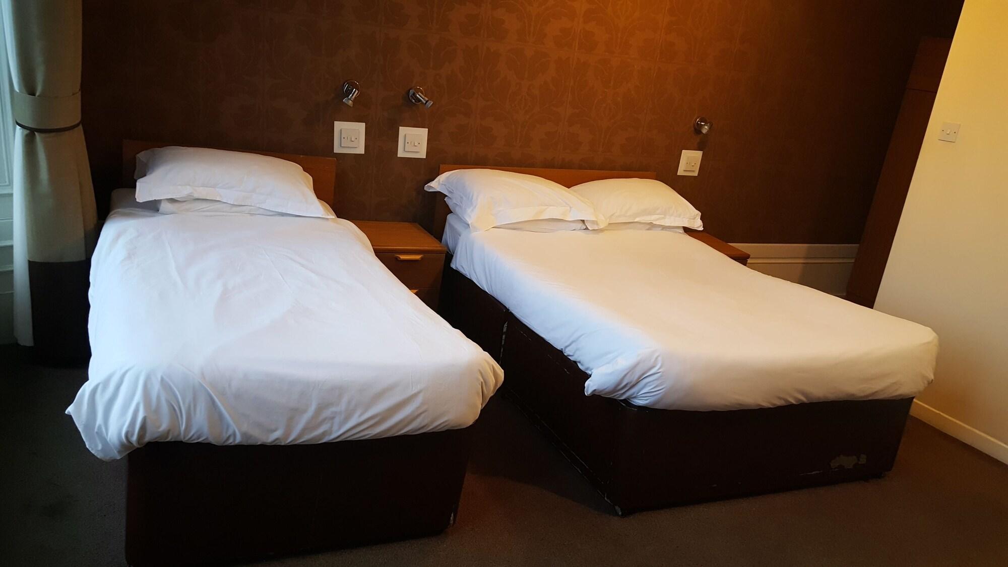 Mclays Hotel 2*