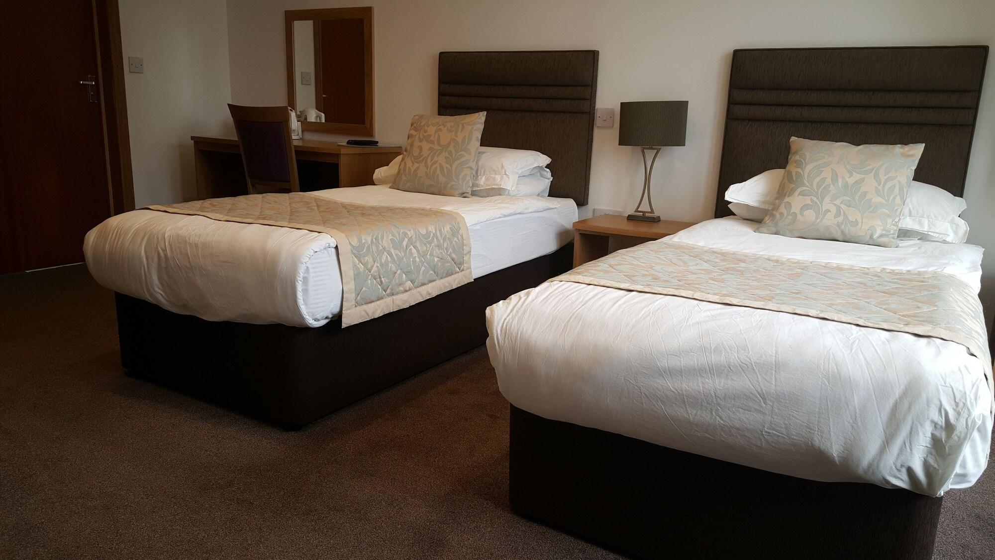 Mclays Hotel 2*