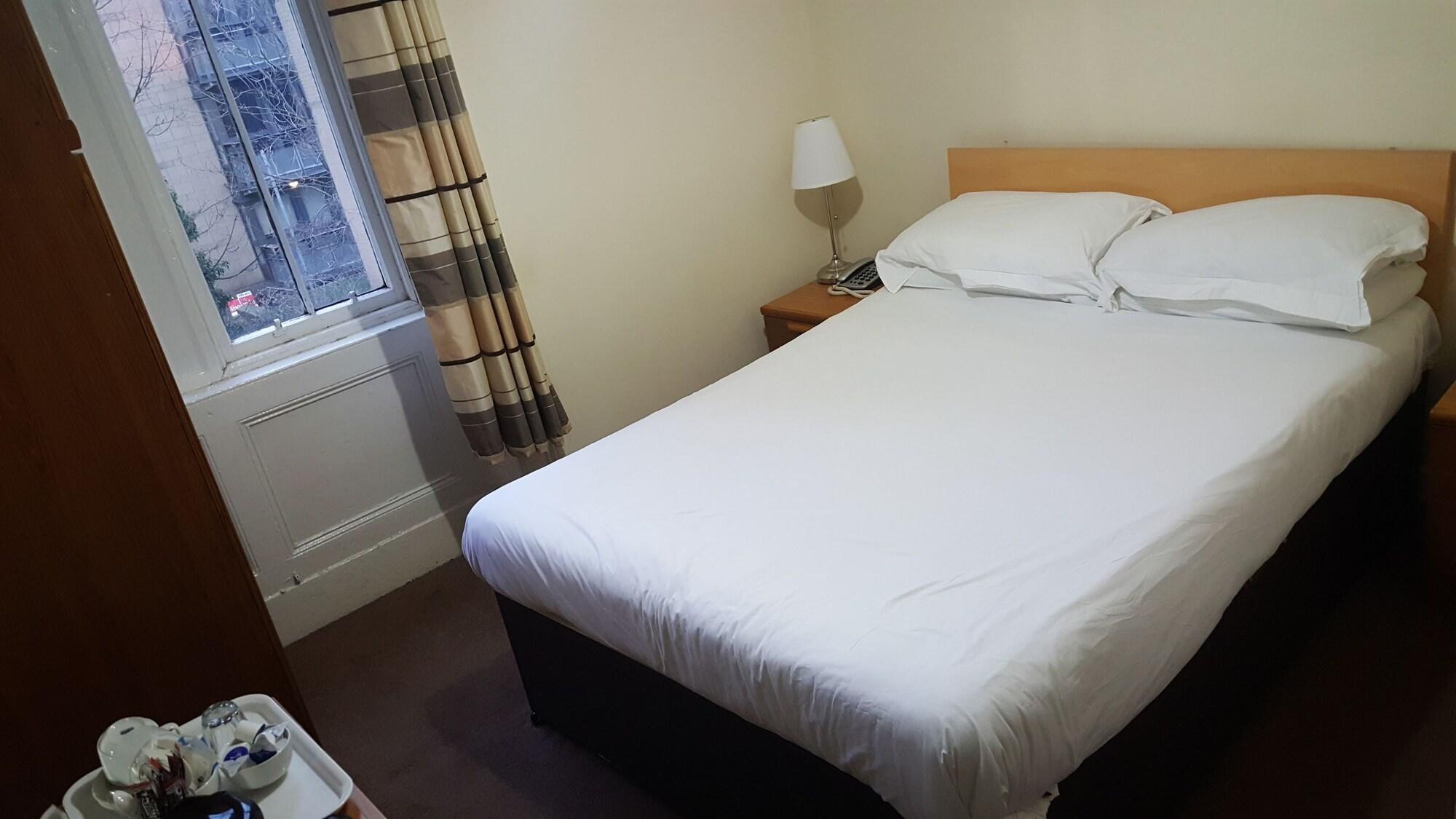 Hotel Mclays