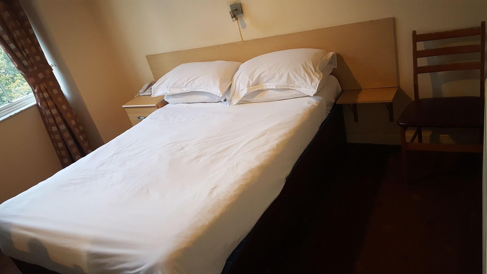 Hotel Mclays 2*