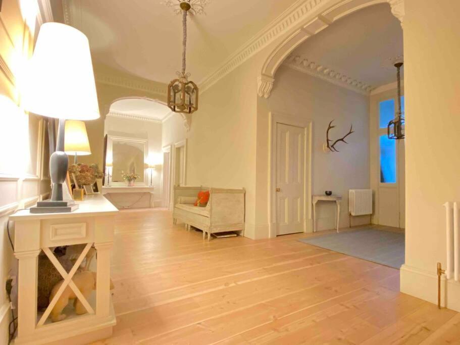 Apartment Of Joy - 3 Bedroom With Private Garden *