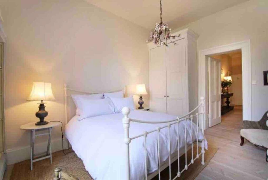 Of Joy - 3 Bedroom With Private Garden Apartment *