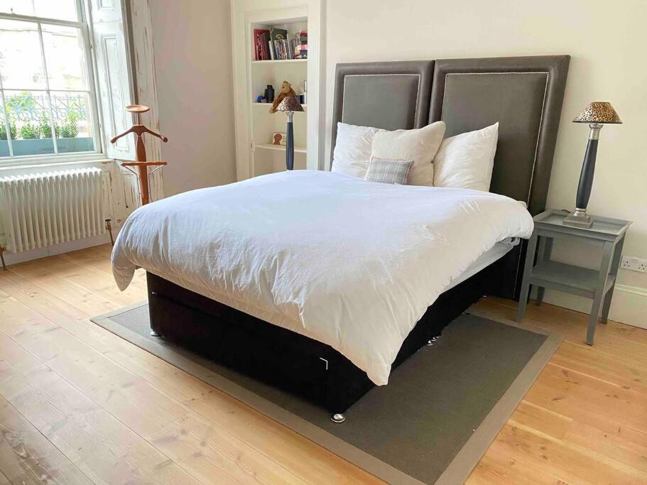 Apartment Of Joy - 3 Bedroom With Private Garden