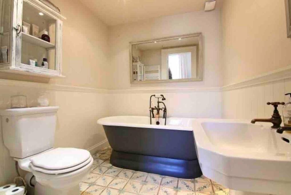 Of Joy - 3 Bedroom With Private Garden Apartment Glasgow