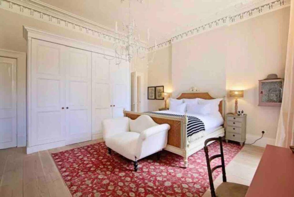 Of Joy - 3 Bedroom With Private Garden Apartment