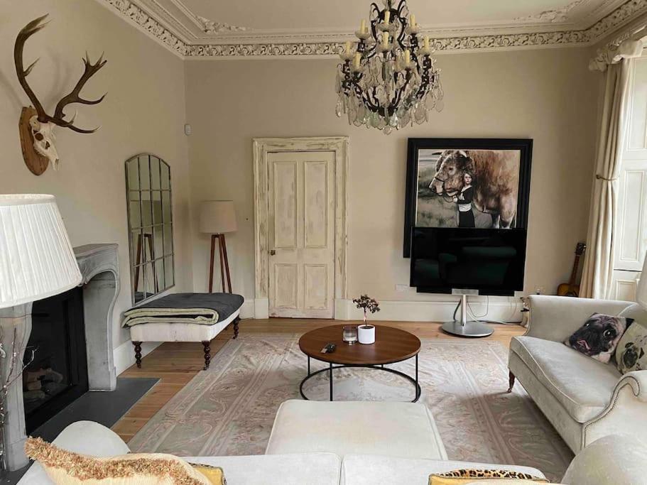 Of Joy - 3 Bedroom With Private Garden *