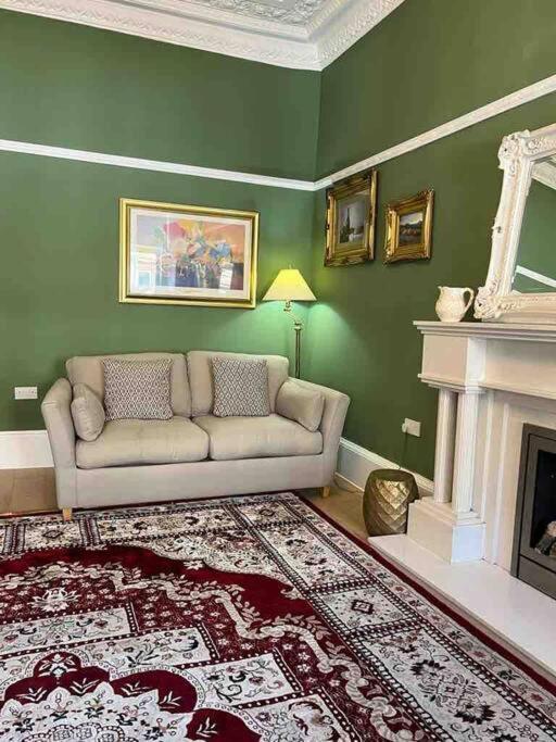 Luxury Victorian Spacious Flat * Glasgow