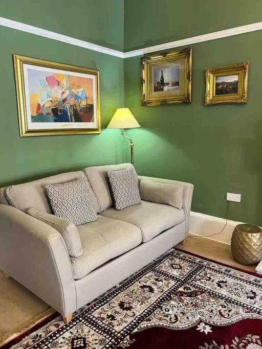 Luxury Victorian Spacious Flat Apartment