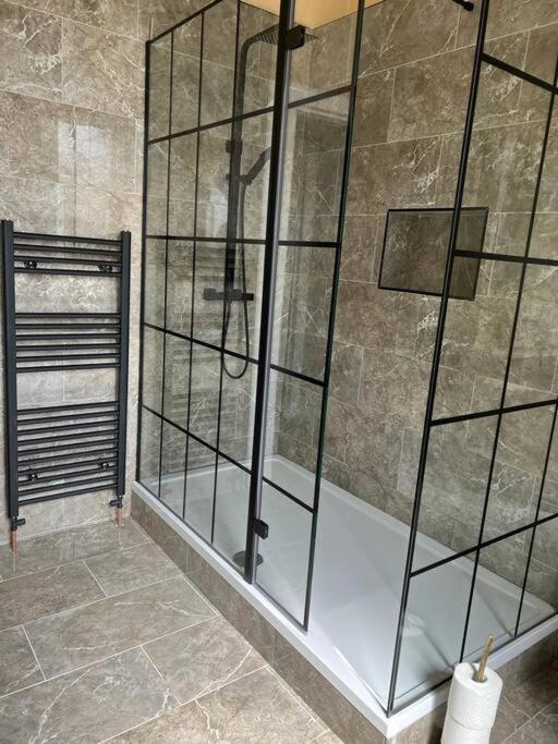 Luxury Victorian Spacious Flat * Glasgow