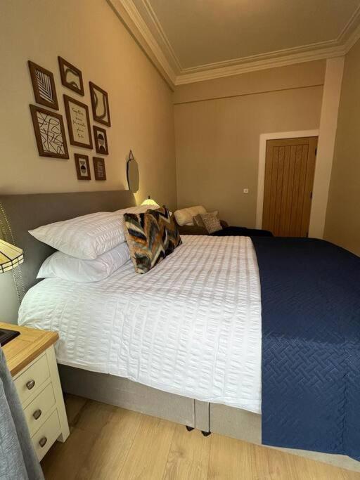 Luxury Victorian Spacious Flat * Glasgow