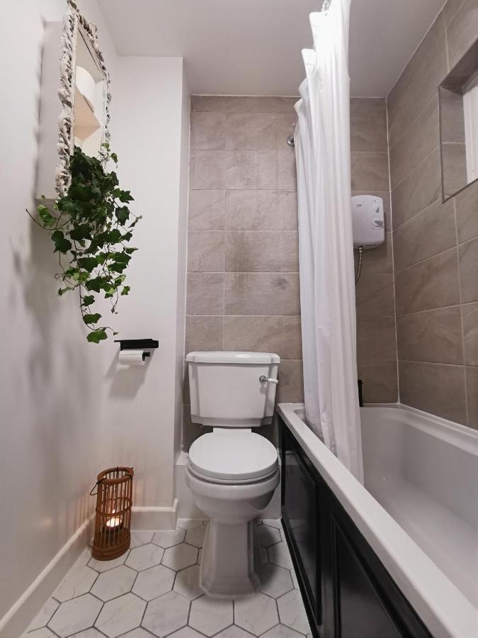 Peaceful House: Location With Free Parking