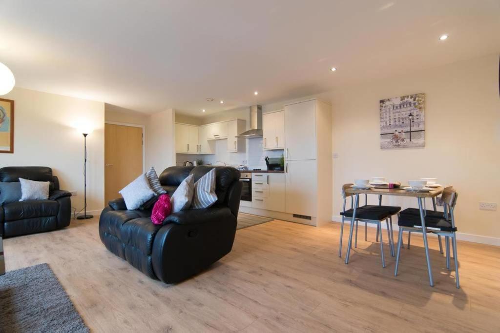 Executive 2 Bed 2 Bath - Free Parking *