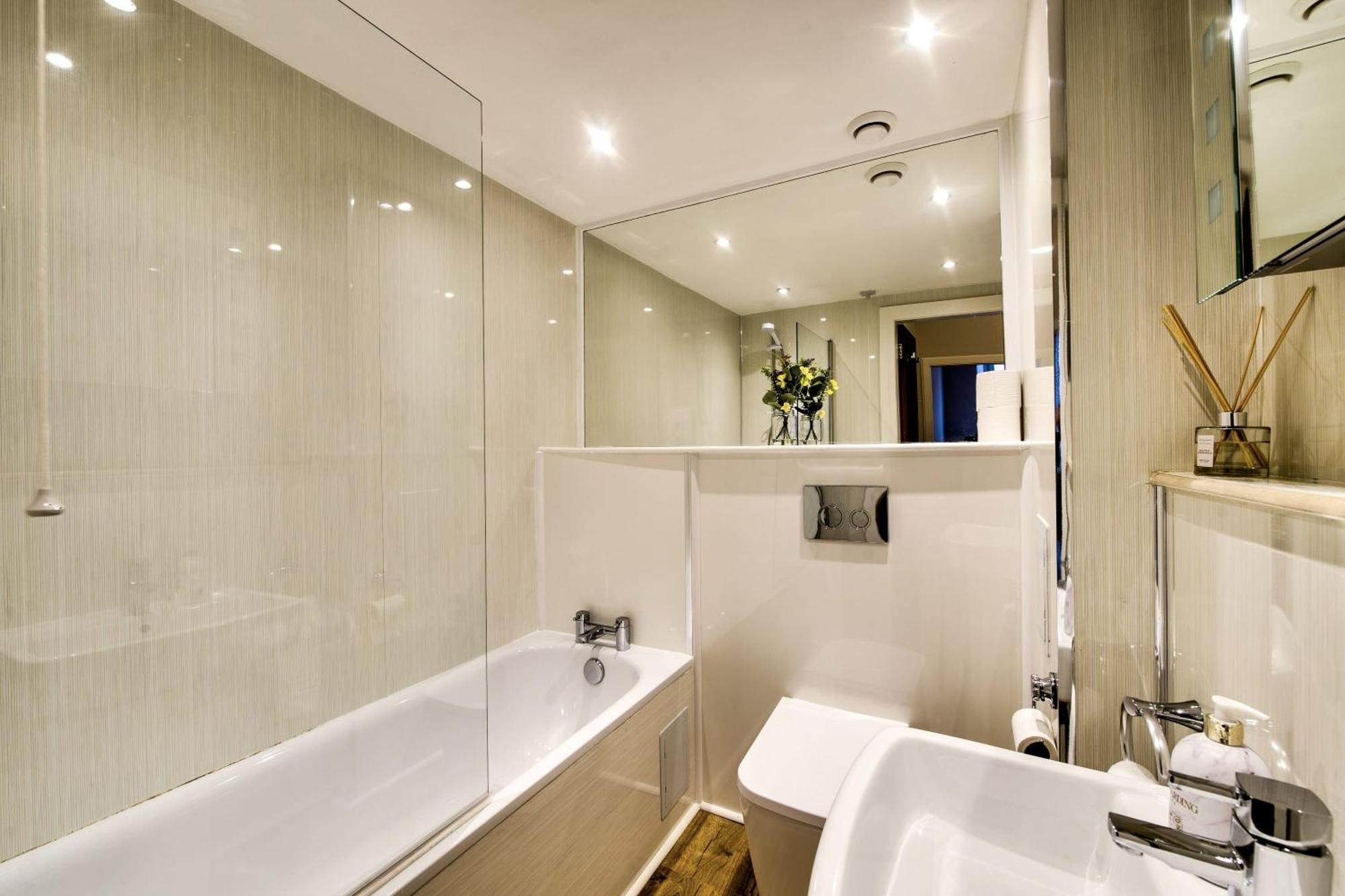 Stylish & Spacious 3 Bedroom In Finnieston, West End Glasgow