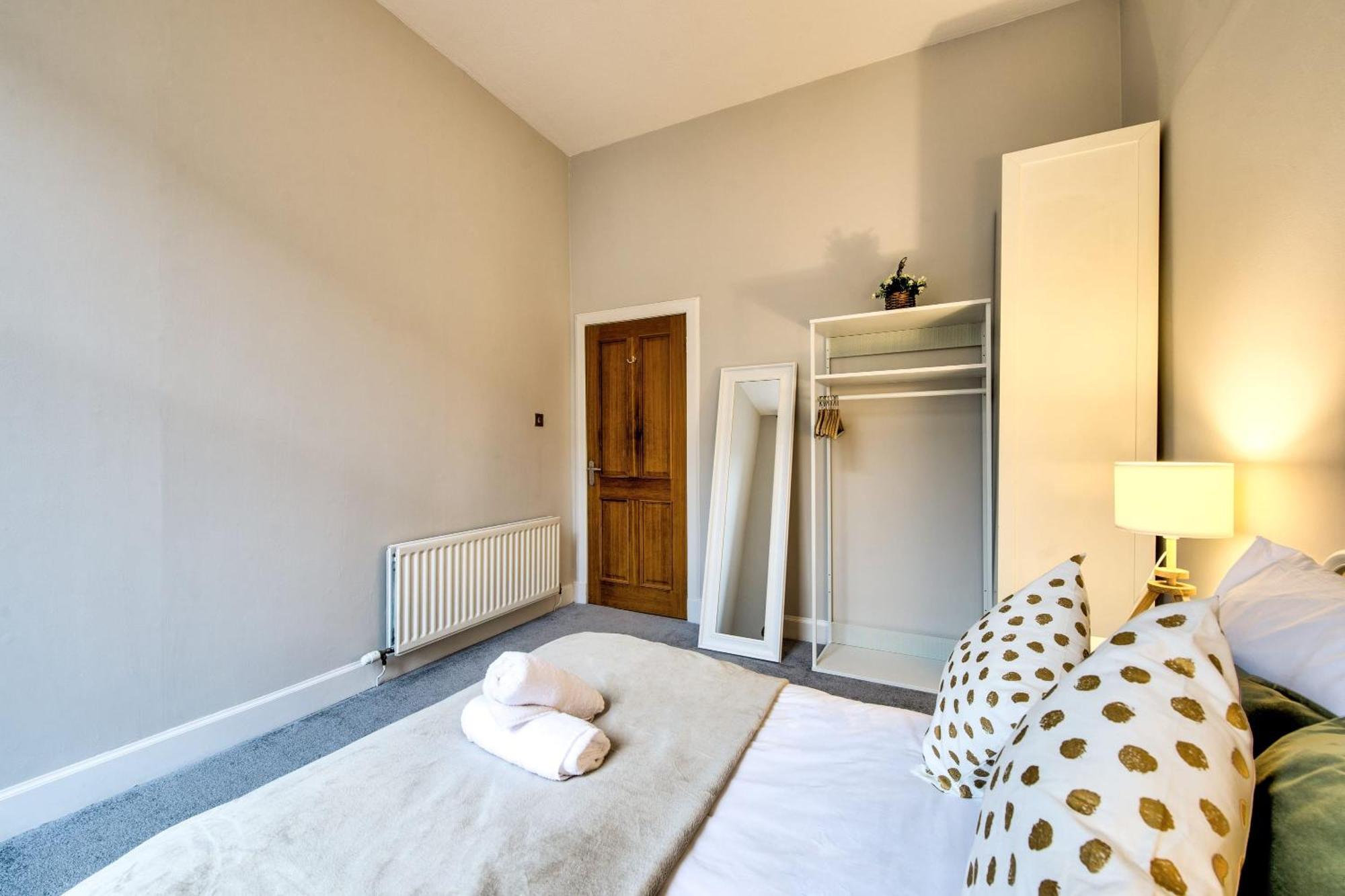 Stylish & Spacious 3 Bedroom In Finnieston, West End