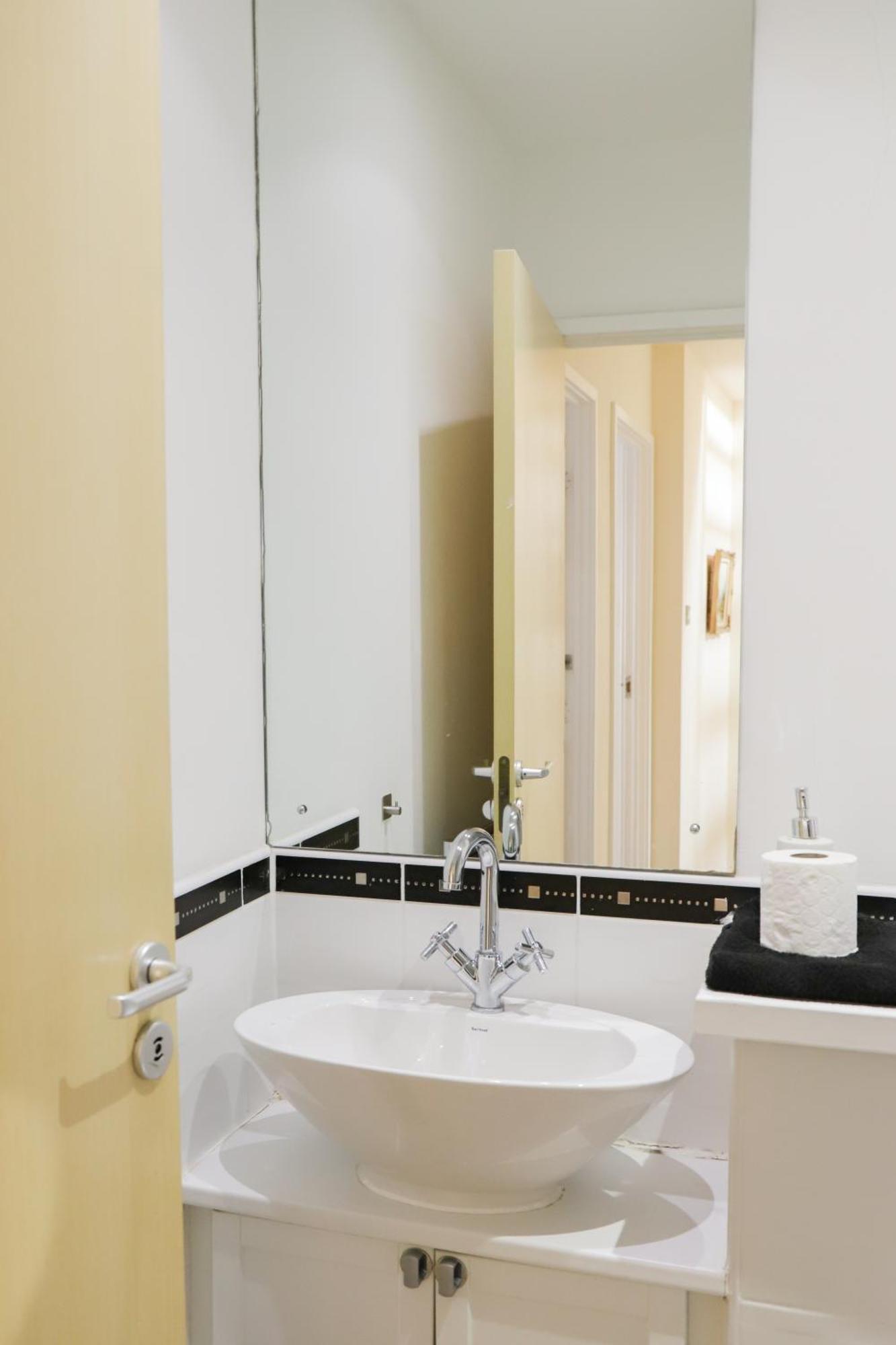 Apartment Number1townhouse With Private Balcony & Parking Glasgow