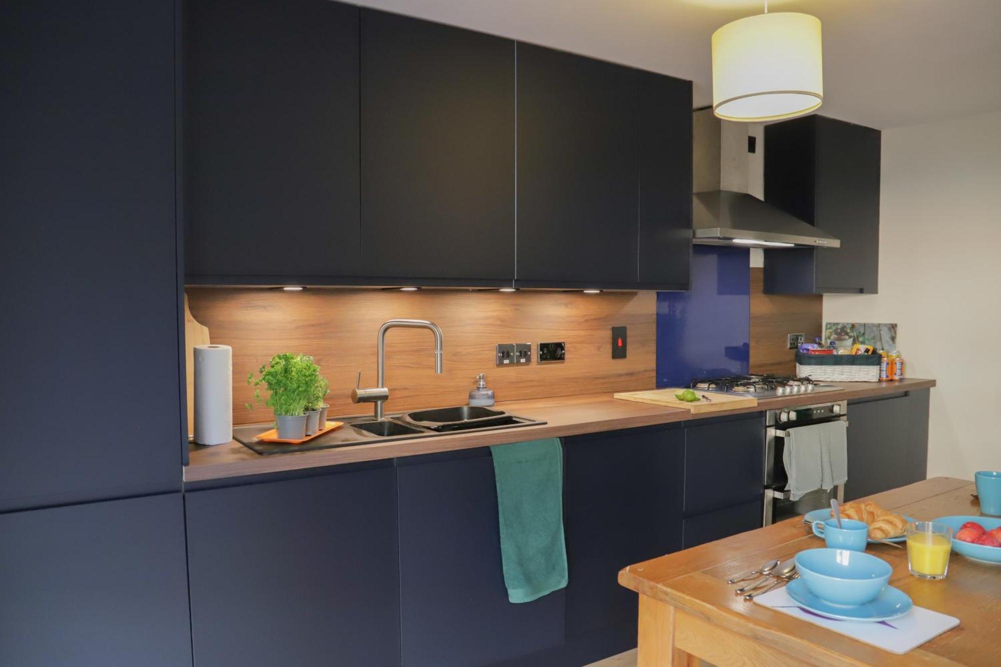 Number1townhouse With Private Balcony & Parking *