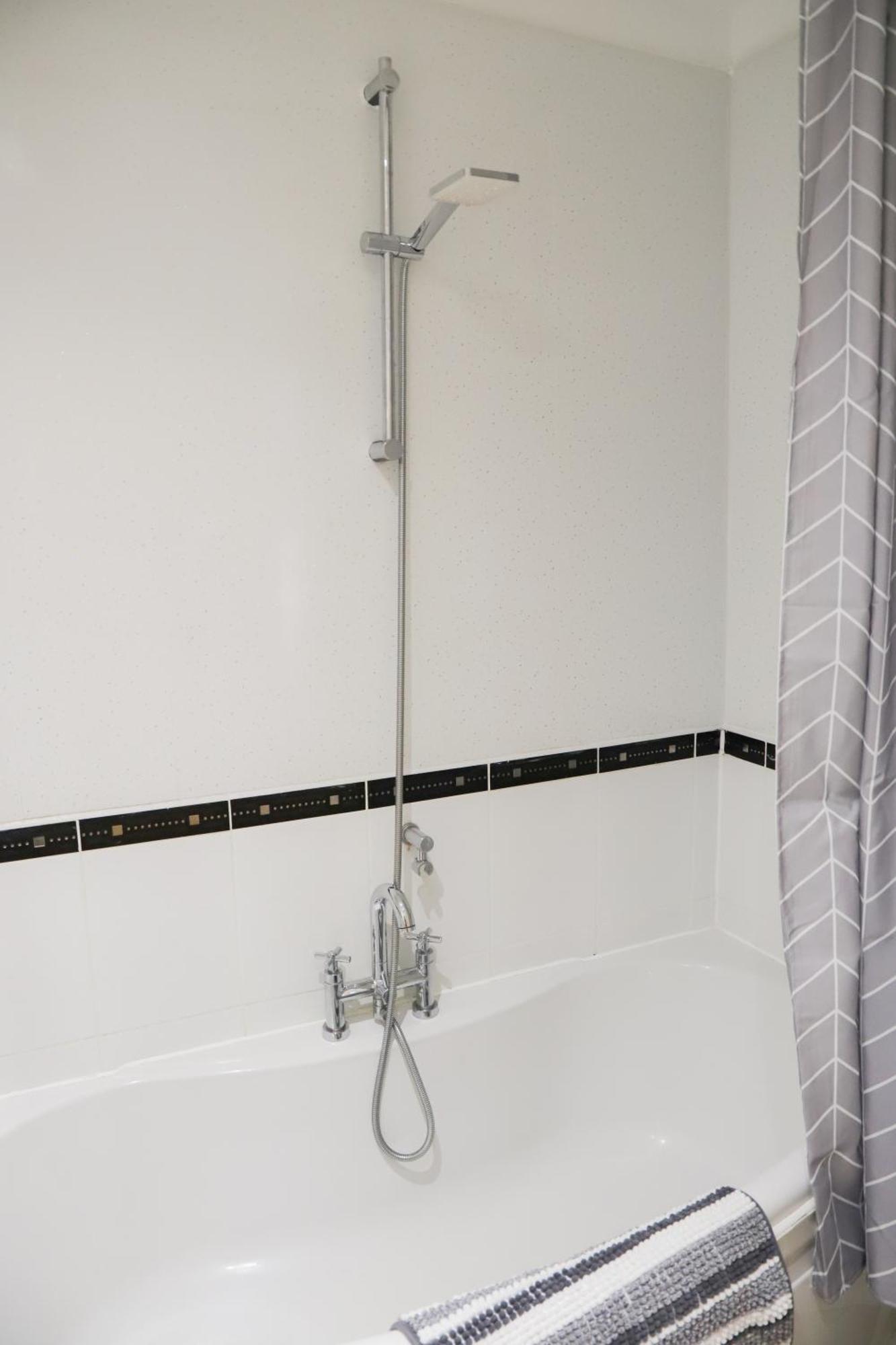 Apartment Number1townhouse With Private Balcony & Parking Glasgow