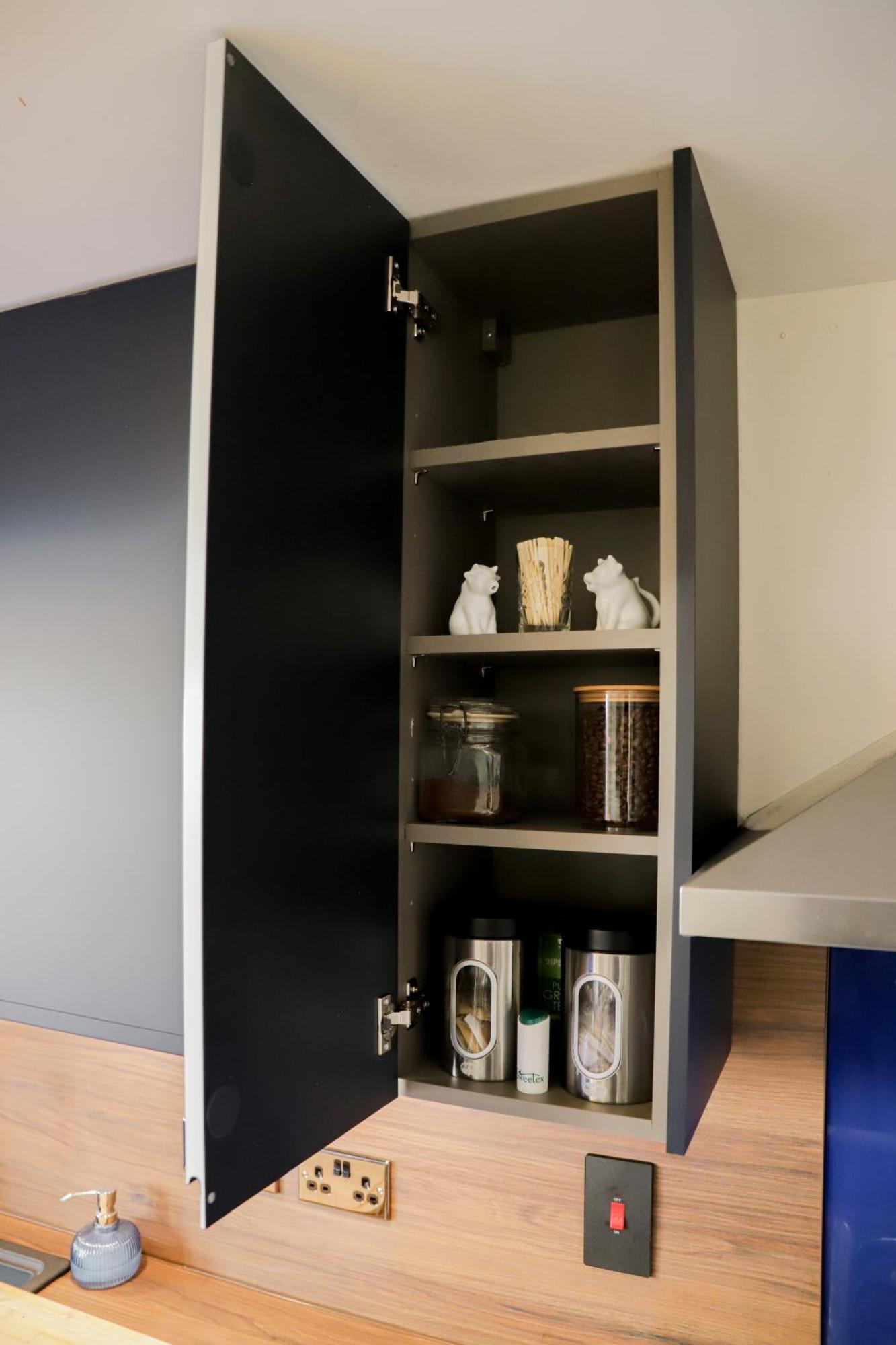 Apartment Number1townhouse With Private Balcony & Parking