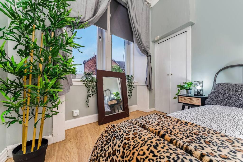 Traditional 1-bed Flat In Southside Apartment Glasgow